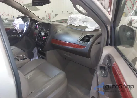 2016 Chrysler Town & Country Touring z USA, uszkodzony, nr VIN 2C4RC1BG4GR128157